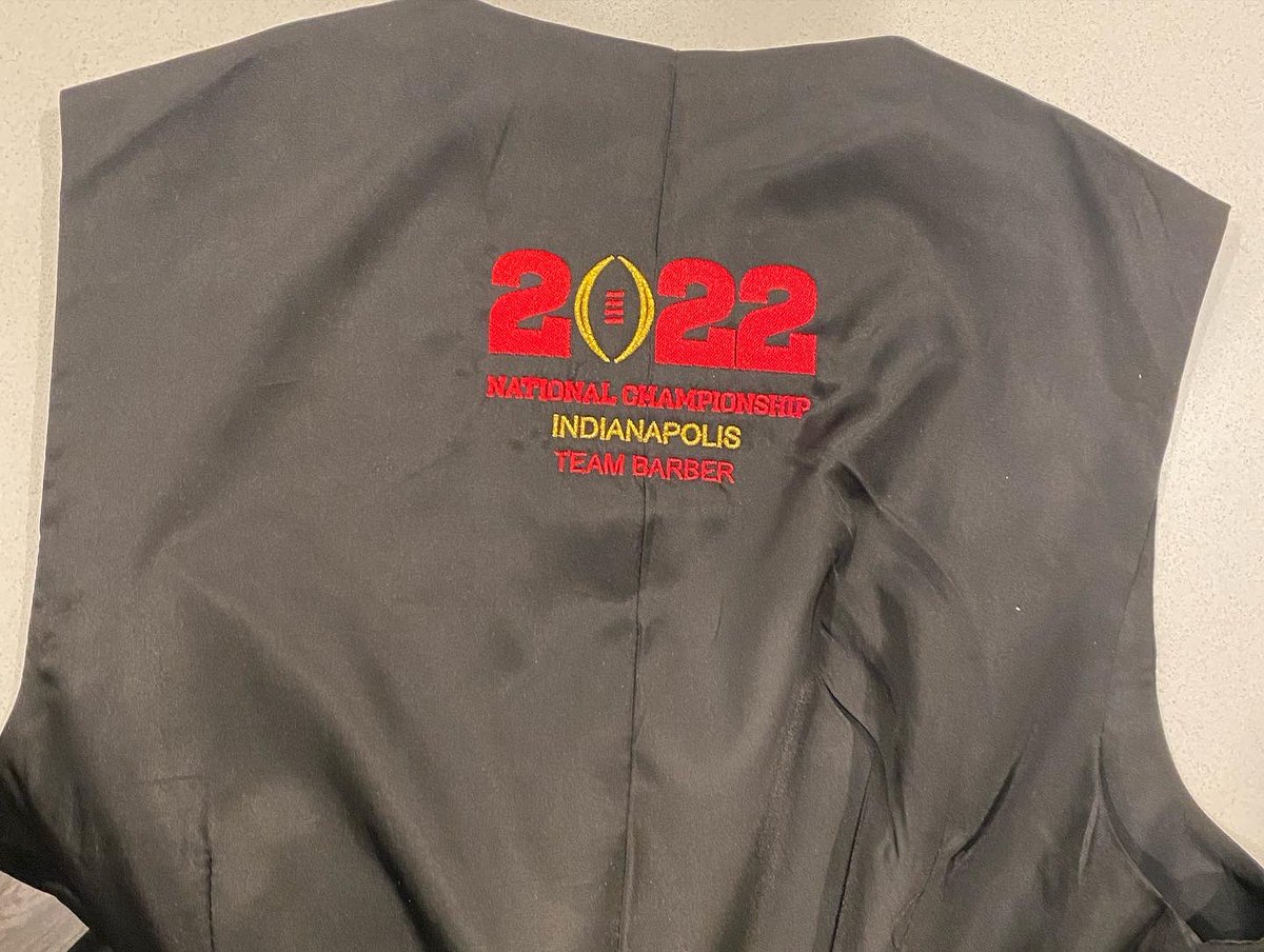 GodsQualityBar1's tweet photo. You know it's real when you are who you think you are… 
#ThePeopleChamp #YourBrother #YourBarber @alabamafbl #barber #2022indy #indianapolis https://t.co/jIZj9PNTti