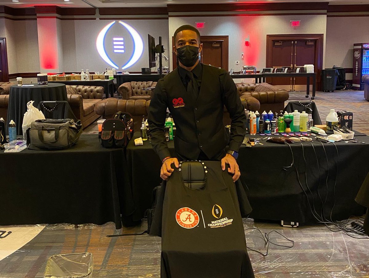 GodsQualityBar1's tweet photo. You know it's real when you are who you think you are… 
#ThePeopleChamp #YourBrother #YourBarber @alabamafbl #barber #2022indy #indianapolis https://t.co/jIZj9PNTti