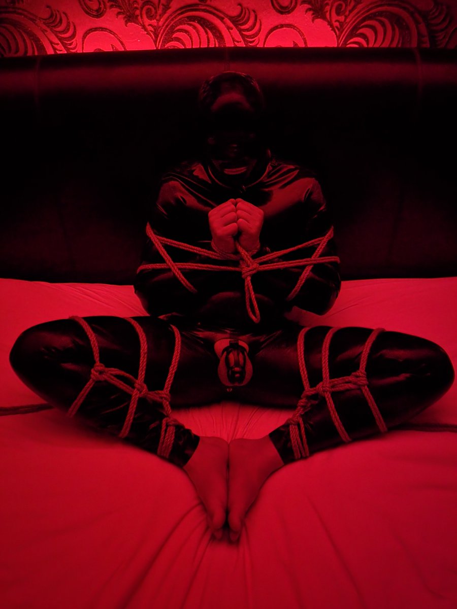RopeyBondage's tweet photo. Sunday night bondage part one. The comfortable position. 

#ropebondage #gimp #gaybdsm #shibari #gayrubber https://t.co/CHzySaUbgm