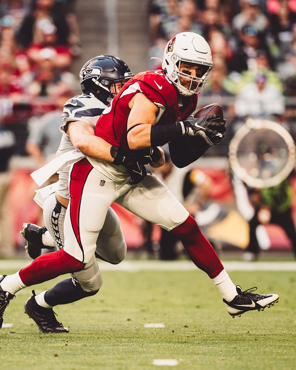 AZCardinals's tweet photo. Zach Ertz is one of six tight ends in NFL history to reach 700 receiving yards in at least seven seasons. 

The other five are Tony Gonzalez (14), Jason Witten (12), Antonio Gates (10), Shannon Sharpe (9) and Travis Kielce (8). https://t.co/w1efFqiW2i