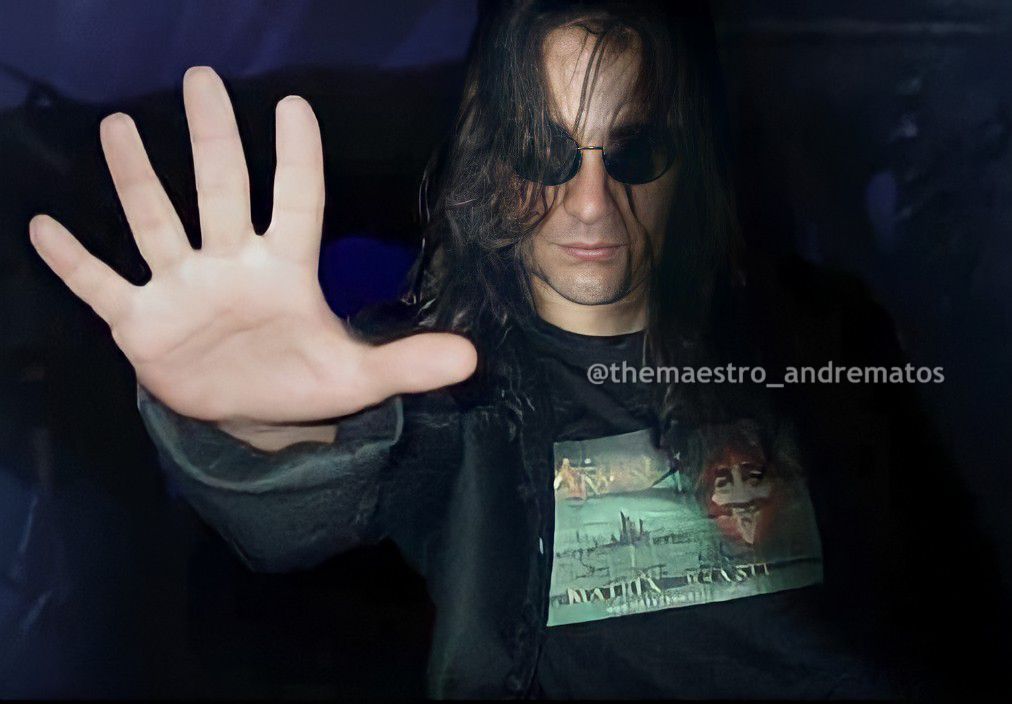 MaestroMatos's tweet photo. O Neo do Matrix tá diferente. 😎😁
.
.
.
.
#AndreMatos #andrematosforever #AndreMatosEterno #HeavyMetal #PowerMetal #HardRock #Viper #AngraBand #Matrix #Neo https://t.co/AB4AU4n1VR