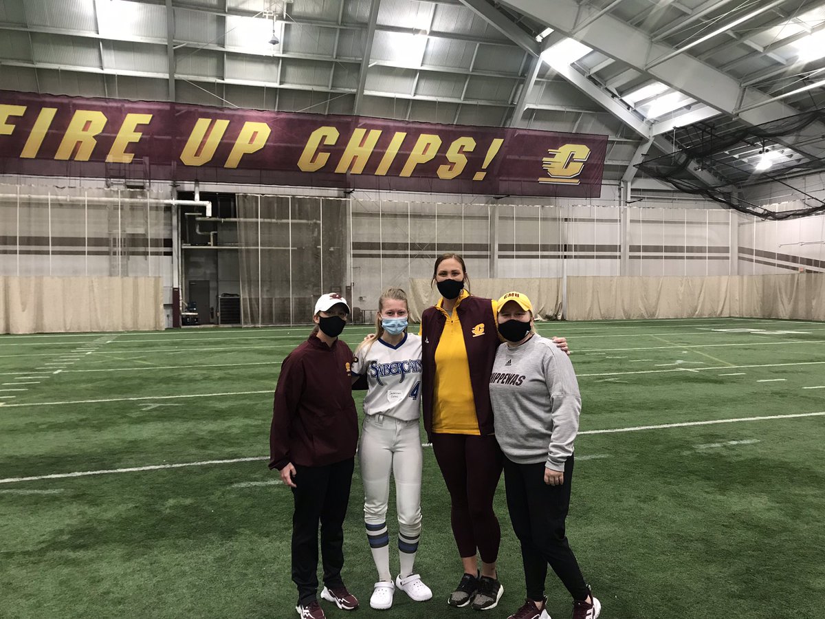 Savannah_C2004's tweet photo. I had an amazing time @CMUSoftball camp!! I loved the campus and girls and couldn’t ask for a better time. Thank you coaches for hosting! #fireupchips #cmusoftball #softball #athletics #2023 https://t.co/BDk5SIvsRS