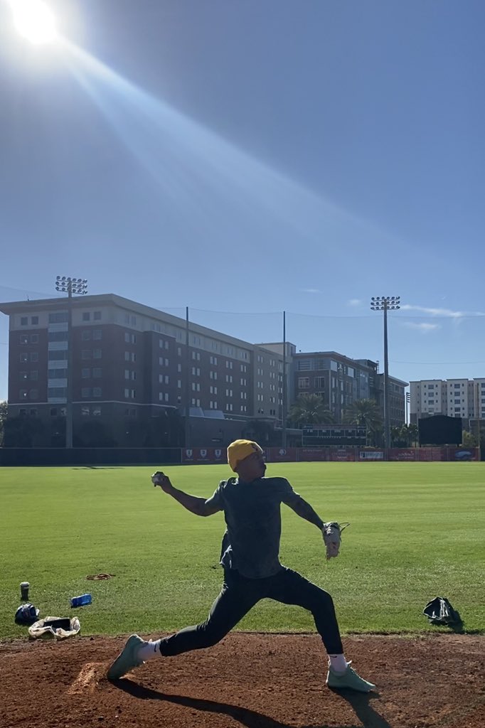 STR0's tweet photo. Elite body positioning with core engaged and upper/lower-body disassociation. Longevity and health over all. When you train properly, the body moves perfectly without thought! 😈 https://t.co/tWpIWi5pmL