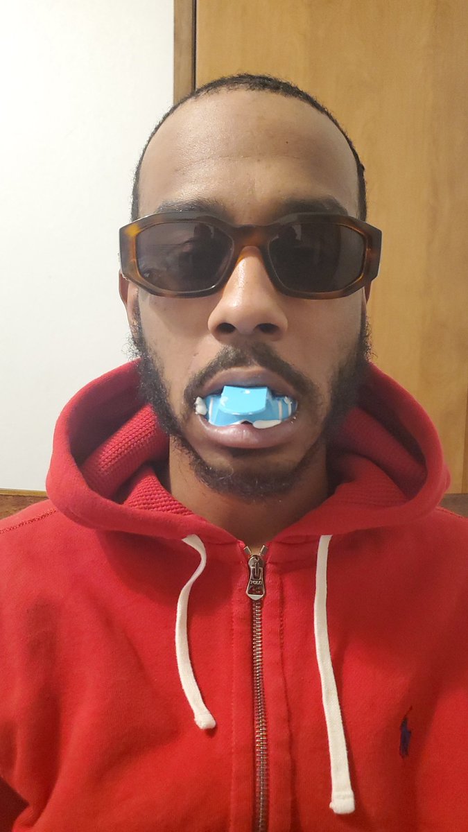 cryptoP15283858's tweet photo. Grind don't stop #goldgrillz #Metaverse #wearables #ComingSoon #web3 https://t.co/SsLvShHvIC