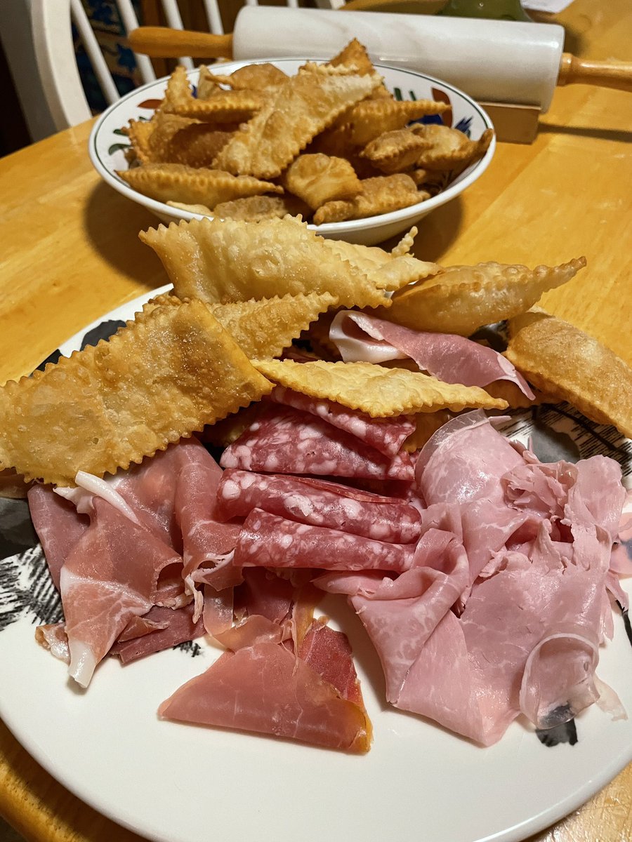 MaraWriterBlog's tweet photo. I made more! Nothing better for dinner. Gnocco fritto, served with prosciutto crudo, cotto, and salame. A fabulous dish from Modena( Italy), which my mother prepared often when I was a child. #italianfood #gnoccofritto #foodsfromModena #fdbloggers #Foodies #foodiechats https://t.co/B8RvKUBJe8