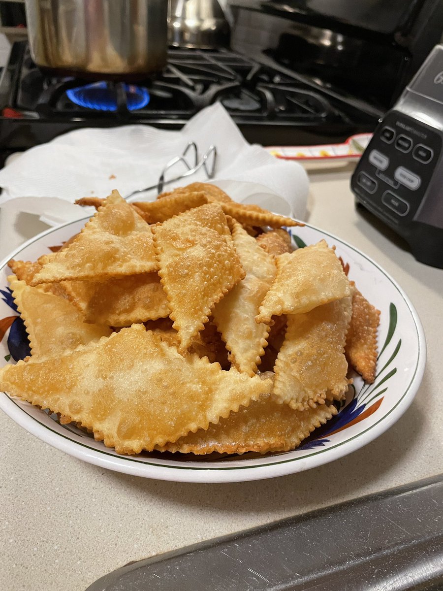 MaraWriterBlog's tweet photo. I made more! Nothing better for dinner. Gnocco fritto, served with prosciutto crudo, cotto, and salame. A fabulous dish from Modena( Italy), which my mother prepared often when I was a child. #italianfood #gnoccofritto #foodsfromModena #fdbloggers #Foodies #foodiechats https://t.co/B8RvKUBJe8