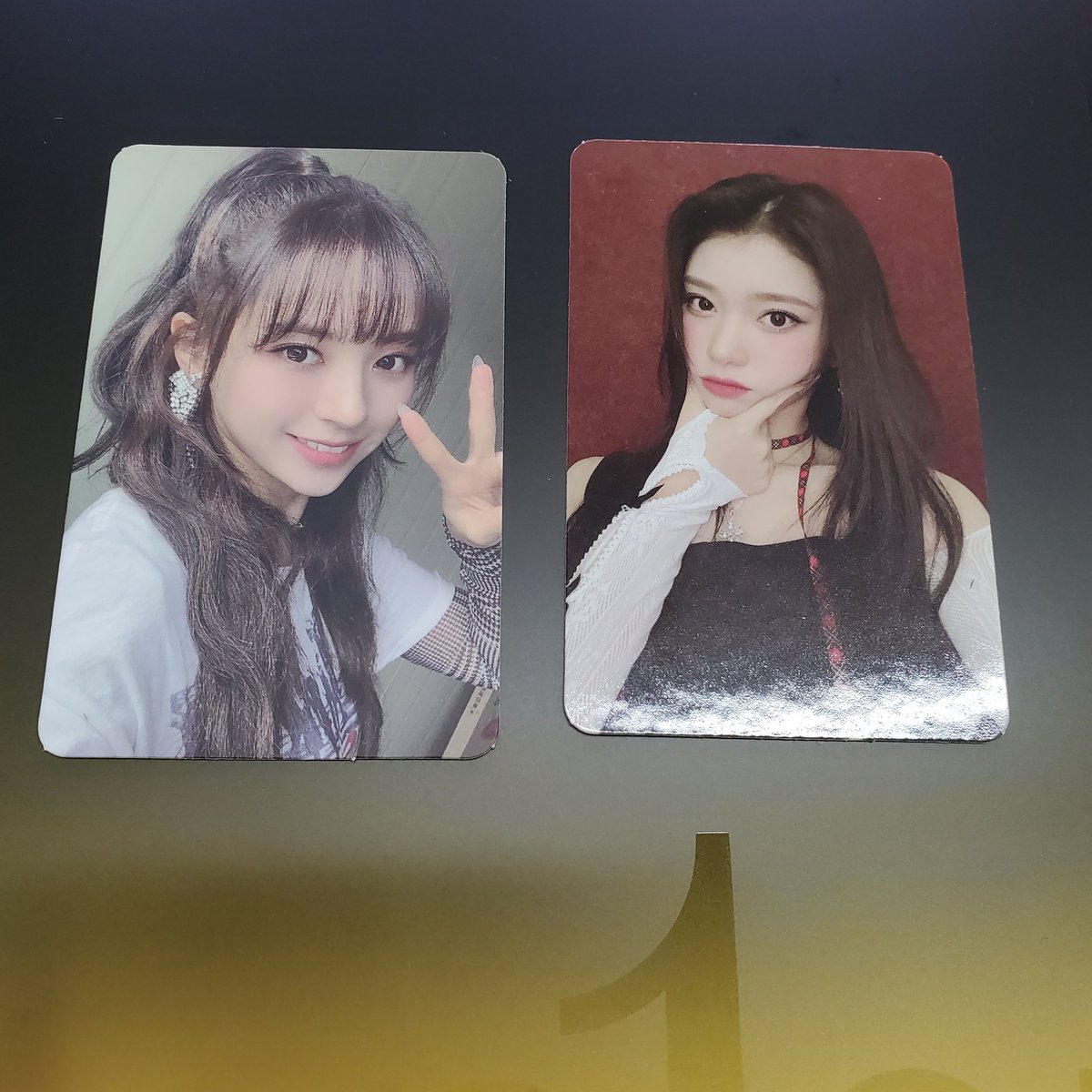 youn99eun's tweet photo. por el momento no puedo hacer unboxing completo porque no estoy en mi casa(mas noche podré) así que aquí están las photocards.
Soy una persona con demasiada suerte porque me tocó mi big3
que son Chaehyun, xiaoting y mashiro<3<3<3 https://t.co/YZEyaLUDDz