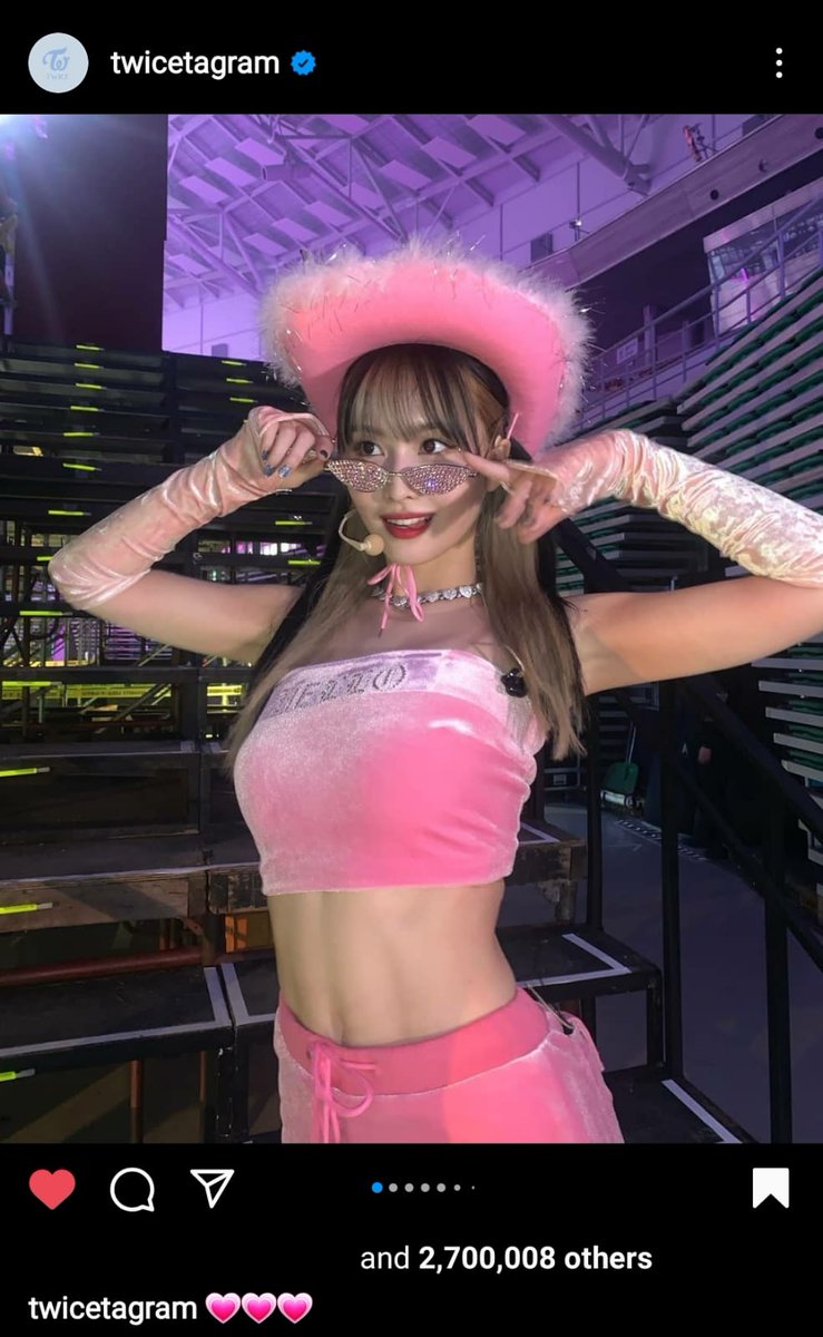 Momo's first update of 2022 is now the 2nd most liked individual post on twicetagram! (The 1st is Momo on Doughnut's white dress)

트와이스 모모 #MOMO #모모 #モモ
#TWICE #트와이스 <a href="/JYPETWICE/">TWICE</a>