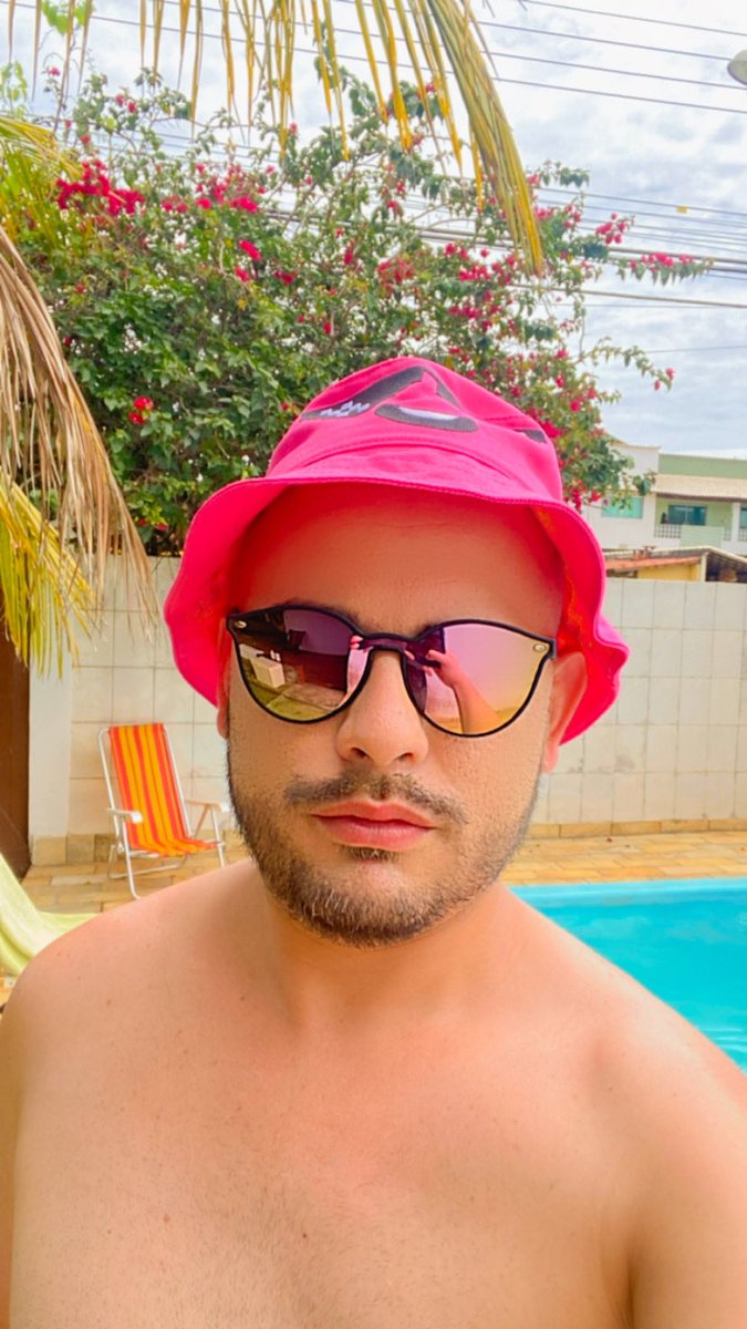 DJ_AnderSant's tweet photo. Ah, as férias… Poderia nunca acabar neh? Hehe 😉
#ferias #Reveillon #amigos #saquarema #jacone https://t.co/NDr5jlzl44