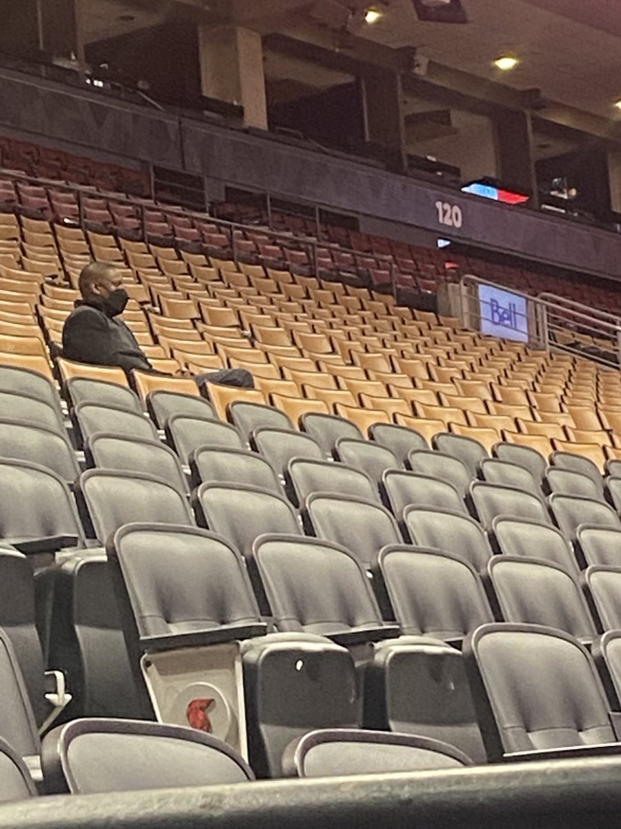 The boss is back. Keeping it gold. #Raptors