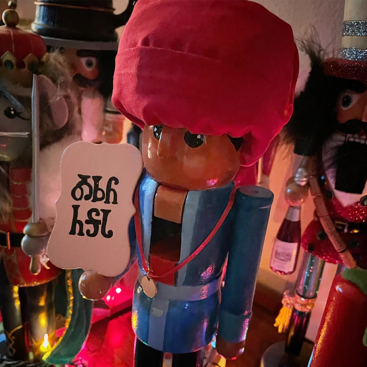 catherinegray76's tweet photo. ᎣᏏᏲ ᏂᎦᏓ Osiyo Nigada
(Hello Everyone)

My nutcracker army heading back into storage today… except for #Sequoyah… he stays up all year ❤️

Artist | @royboney https://t.co/I5CcMFVo3y
