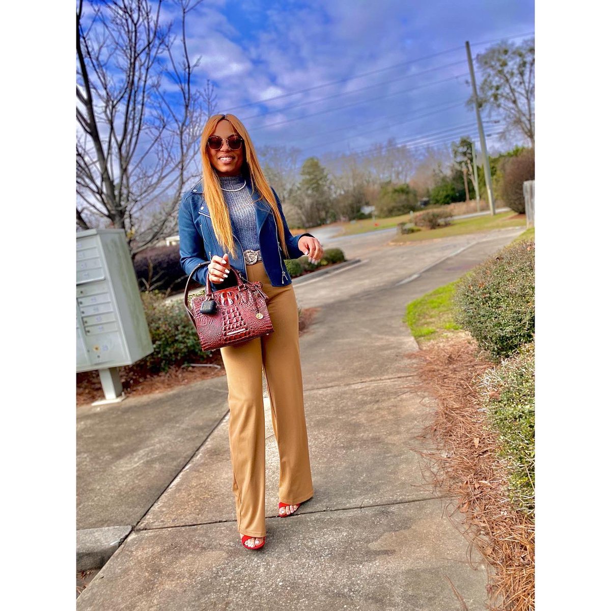 theofficalteque's tweet photo. Sunday Glow 💛 https://t.co/27wdfDS83z