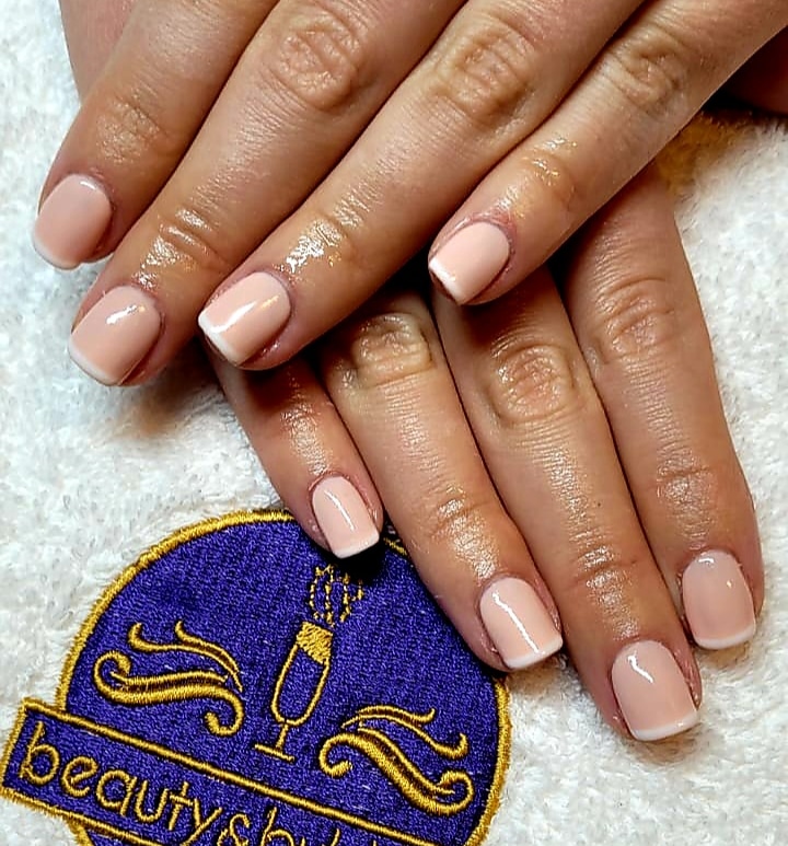 Gorgeous French Shellac Manicure 😍

#shellac #Manicure #Manchester #cnd