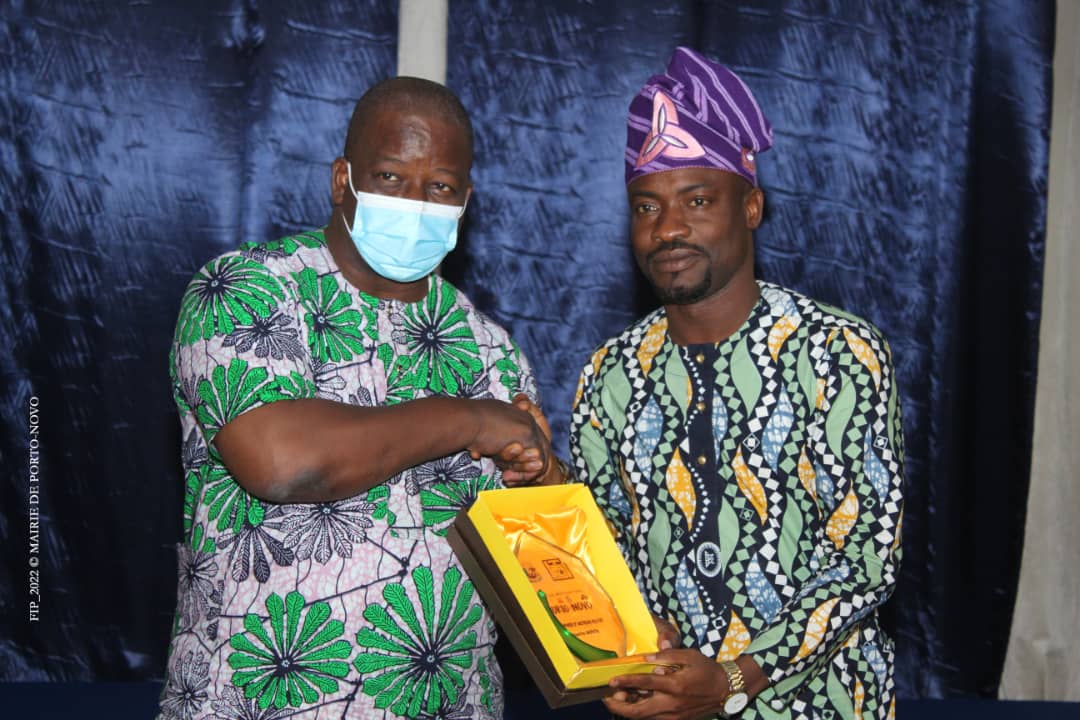 FIPBenin's tweet photo. Plusieurs autorités ayant contribué au développement de la ville de Porto Novo à divers niveaux ont été honoré ce dimanche 09 janvier 2022 à salle des fêtes TIWANI en recevant chacune un TROPHÉE DU FESTIVAL INTERNATIONAL DE PORTO-NOVO AWARDS FIP 2022.
#FIP2022  #wasexo #FIP https://t.co/mCJFQ3WfHM