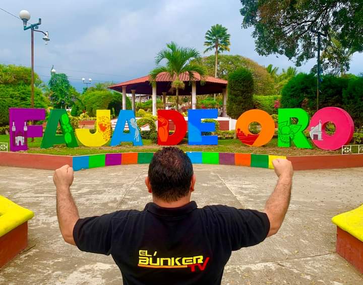 ¡Excelente tarde! 

<a href="/ElBunkerTv2/">El Bunker Tv</a>