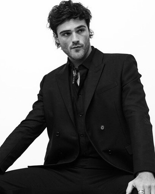 ElliotJrDC's tweet image. 07/01/22
Baile de Invierno

—Comparte un par de fotos antes de irse al baile con su pareja @DelilahKRu y su bebita. Le encantaba la idea de compartir esa noche con sus dos princesas consentidas.—