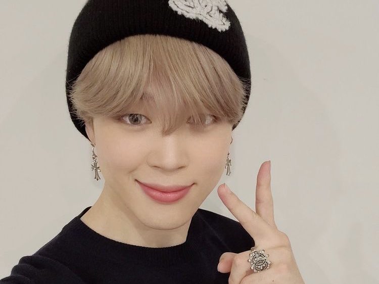 iughtear's tweet photo. LETTERS &amp; CAKES — kookmin au¡!

JM quiere confesarse a su crush de toda la vida preparándole su postre favorito, sin embargo, hay un pequeño problema: él no sabe cocinar.

JK es un chico con poca paciencia que sabe de repostería y que tal vez pueda ayudarlo. https://t.co/0M966tDNJ3
