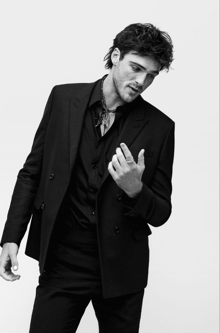 ElliotJrDC's tweet image. 07/01/22
Baile de Invierno

—Comparte un par de fotos antes de irse al baile con su pareja @DelilahKRu y su bebita. Le encantaba la idea de compartir esa noche con sus dos princesas consentidas.—