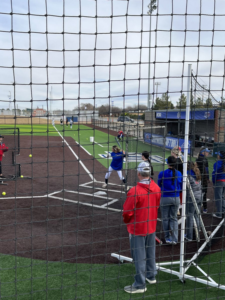 Campos04K's tweet photo. Great camp @LCUSoftball today.  My home away from home. #hitdontsit https://t.co/7j0OhYKY69