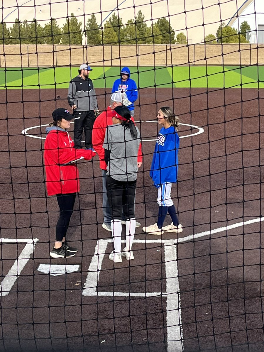 Campos04K's tweet photo. Great camp @LCUSoftball today.  My home away from home. #hitdontsit https://t.co/7j0OhYKY69