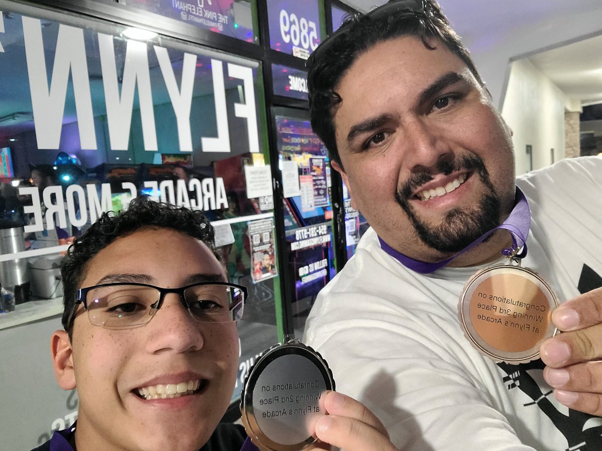 KingReySr_'s tweet photo. My son @KingReyJrGaming and I got 2nd and 3rd respectively today. Fun times and good games!#TEKKEN7 @glytchenergy @Flynnsgamingfl https://t.co/yBEcc7C5kE