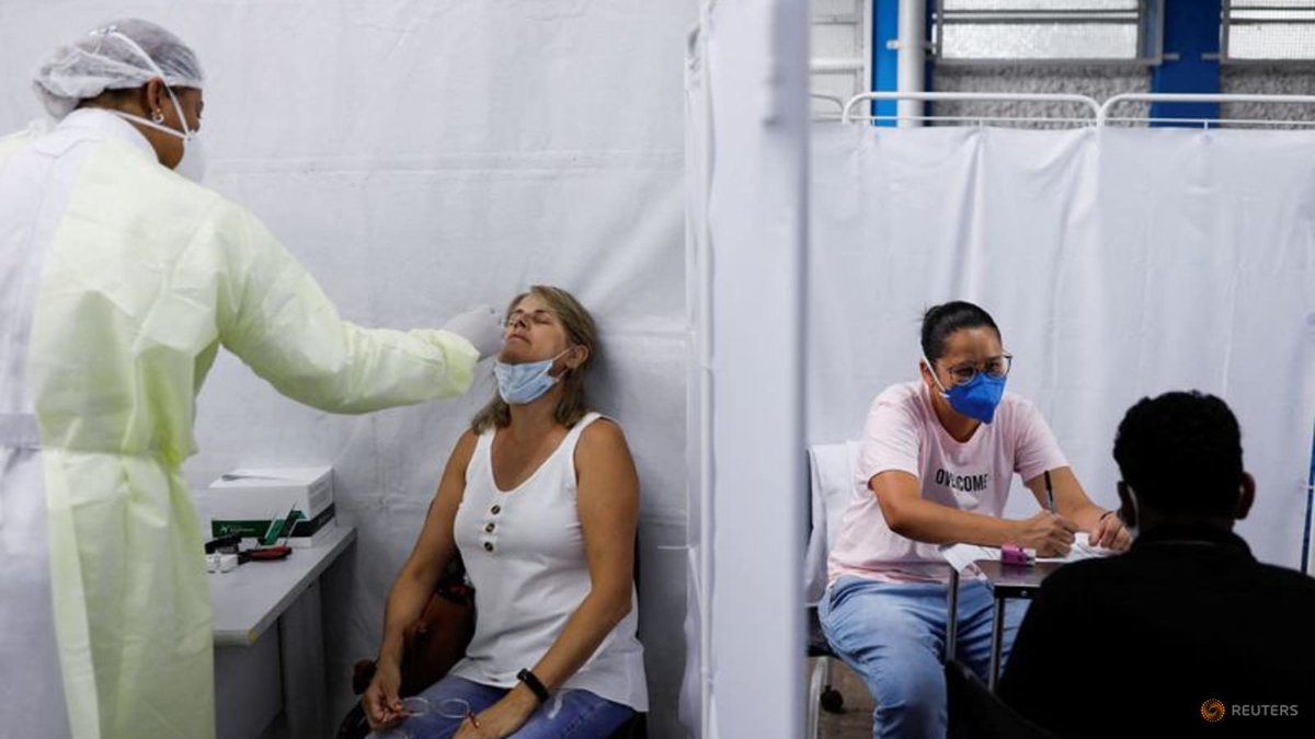Brazil has 24,382 cases of COVID-19 in 24 hours, 44 deaths https://t.co/hiHMINNRaX null https://t.co/v79in57woL