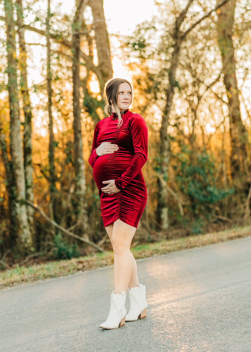 HaleyAshton12's tweet photo. 45 lbs more than I’ve ever been, and also more confident than I’ve ever been. Growing a baby is amazing to me and learning to love my body as it changes 🥺🥰🙌🏻 https://t.co/ZWCy6FbMez