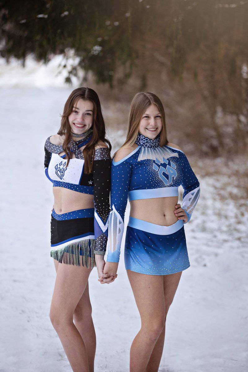 CA_Steelcats's tweet photo. It's @JAMfestEvents #JamfestCSN week! These cats had fun playing in the snow but now they're ready to hit the road and hit the mat in these gorgeous new #RebelAthletic uniforms! @CAPlatinumcats #StacyGrayPhotography https://t.co/HyNe9TaL7K