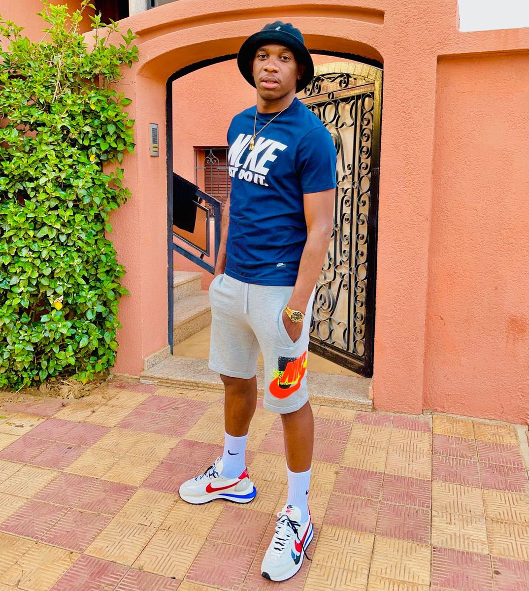 TeenageOrebonye's tweet photo. “Be yourself,everyone else is already taken” https://t.co/NWjMASCFKo