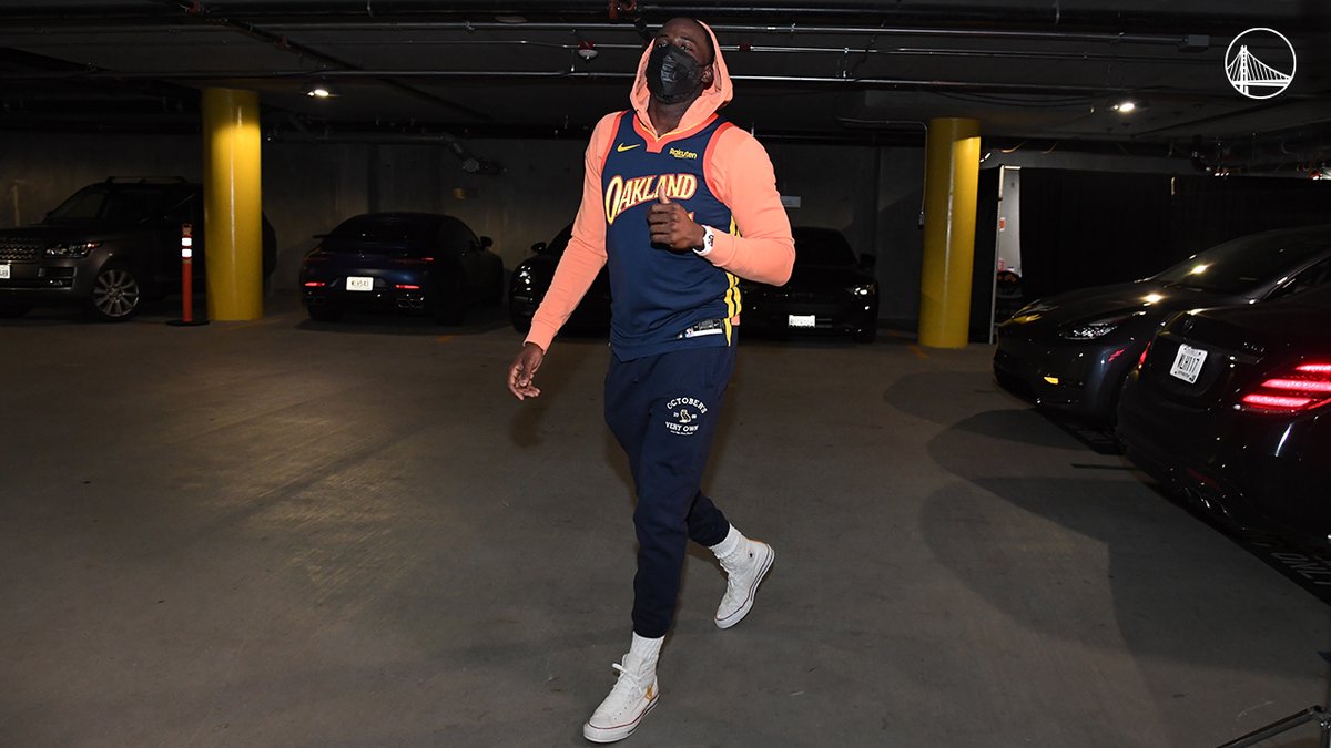 BleacherReport's tweet photo. The entire @warriors team pulled up in Klay jerseys.

Real ones. https://t.co/AFFeF7Sfxx