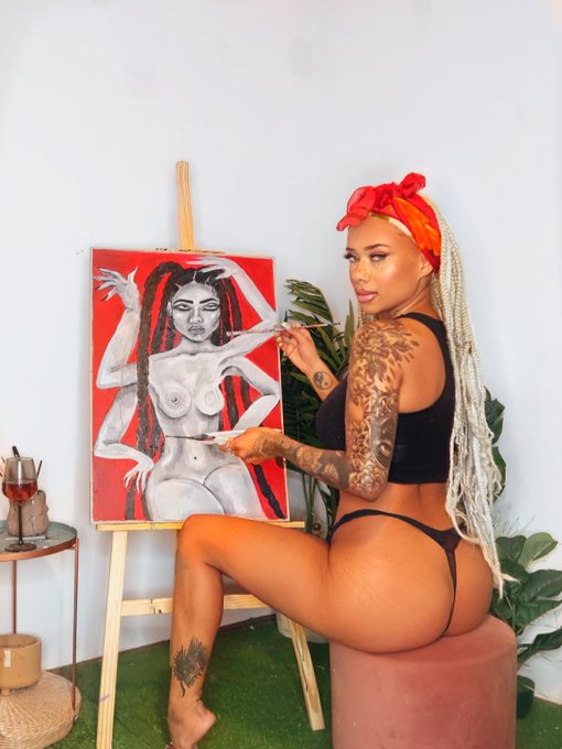 I&rsquo;ll be live painting on my only fans tomorrow  (Monday between 2-4pm) with a special guest ❤️ Tune in<a href="/tag/onlyfans"class="tags"><span>#onlyfans</span></a>