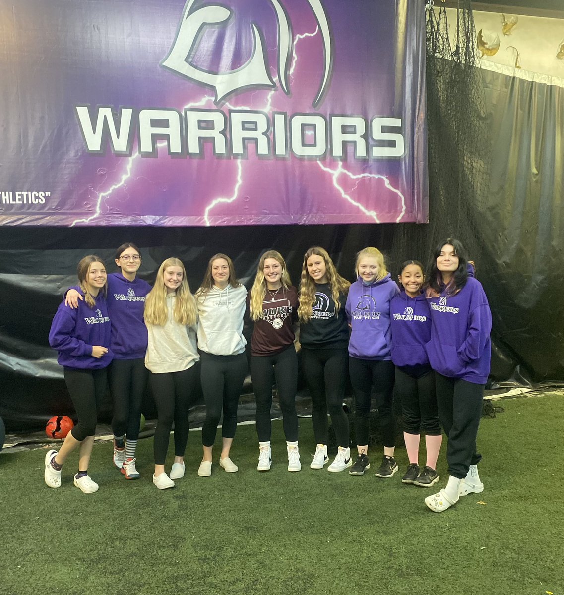 RoanokeSoftball's tweet photo. Noke catcher Kate Houle was able to speak to the Hampton Roads Warriors about college softball life and the recruiting process. Great job Kate https://t.co/TPQq3d5toi