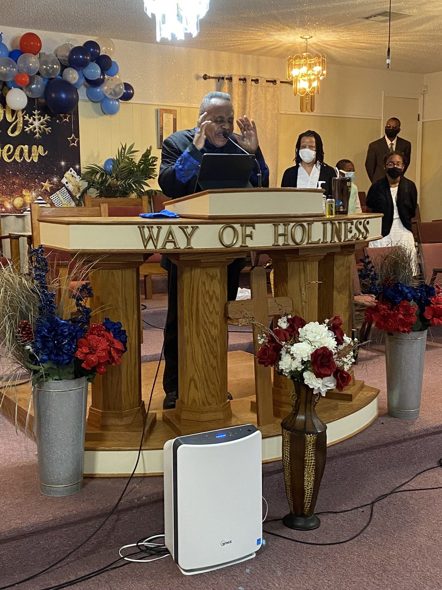 wohtemple's tweet photo. #SundayMorningService #wohmshift #SundayMessage #fromdesperationtomanifestation #sundayvibes #sundaymotivation #BishopNixon π₯π₯π₯ https://t.co/dcgzjBtRsF