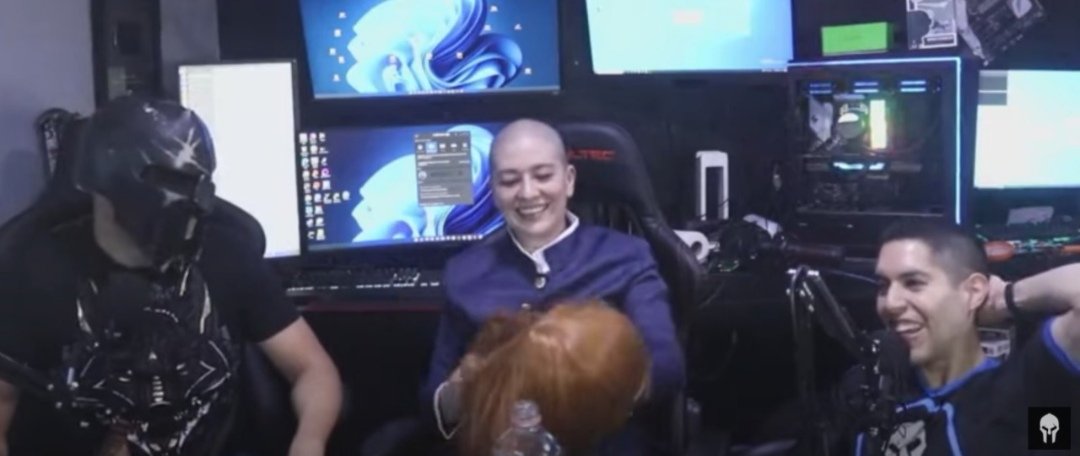 Drakspartan's tweet photo. Un aplauso y digno de ejemplo para mi hija @Jatziri_jatzi  que sacrifico su cabello  para donarlo a quien más lo necesita en esta cadena de amor  por alguien que debe luchar contra el cáncer y que este cabello le ayudará a su autoestima y le dará fuerza.
#Cancer https://t.co/Ox1ymQ0RmZ