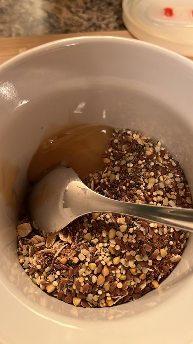 dawn_kimmy_nl's tweet photo. Getting things ready for tomorrow! Doing another 8-8! Made some over night oats for breakfast and chia seed pudding for my break! #snacksforwork https://t.co/0V5IltKEsm