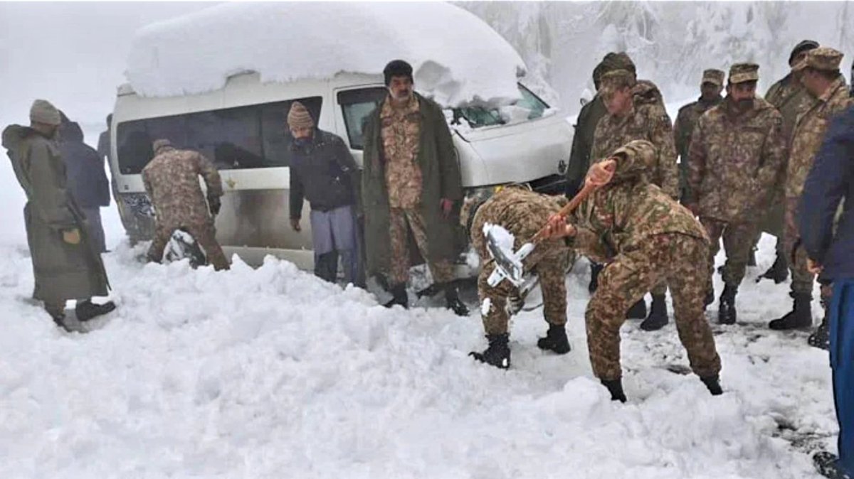 Zarakhan667's tweet photo. @Imran1Khaan Ager ap ko ya عیاشی lagtii hy?  tu ap be join hojeya. nation ke help krna wala mera mind sa ak He Adaraa bhkii hy Pakistan ma . agar ap os ko be Tanqeed ka Nisana bhaneoo gy tu bhakii kay Ray jeya gaa #nonmind.
#plz #supportpakArmy.

@OfficialDGISPR https://t.co/9DoOpQEpsc