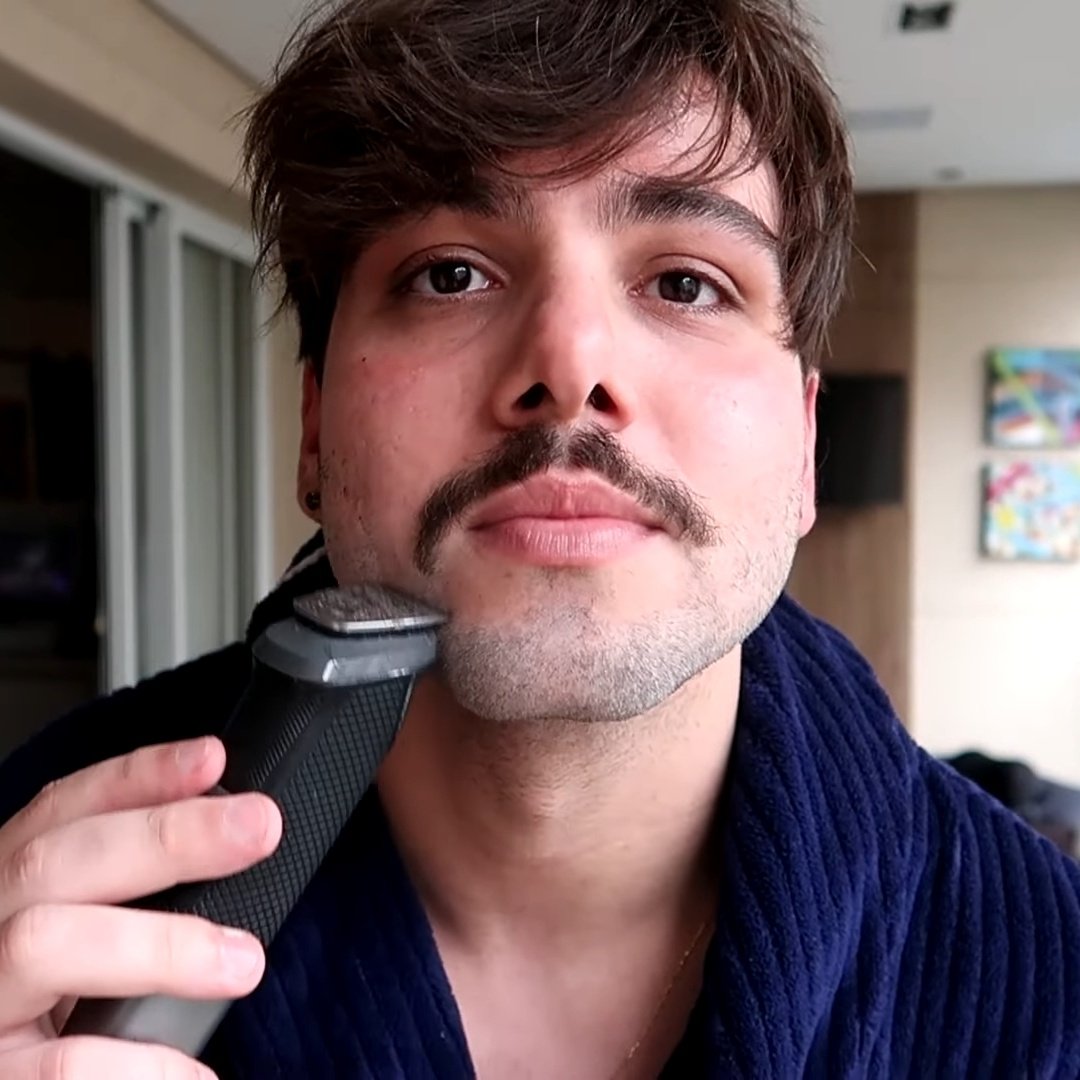 manu ☭ en X: O T3ddy de bigode ficou incrivel!