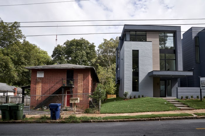 ATLUncensored's tweet photo. What gentrification looks like in Atlanta

📷: @CommunityMvt https://t.co/WVmOD6LmJc
