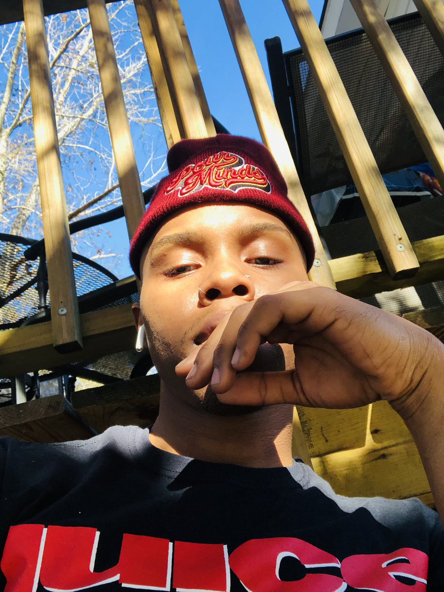 iCam2020's tweet photo. #PourBoy 💪🏽❤️🖤❤️🖤  @Pour_Minds @LexP__ @DreaNicole_ https://t.co/KoO0MT49Jz