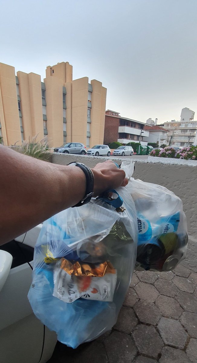 rochesacchi's tweet photo. Dos tercios de los residuos que generamos son reciclables pero en la capital turística del Uruguay Natural no encuentro un solo sitio donde reciclar. Tengo que llevarme los residuos a Montevideo o Canelones donde sí se recicla? @MaldonadoUY @Antia_Enrique https://t.co/nCEo8ut15a