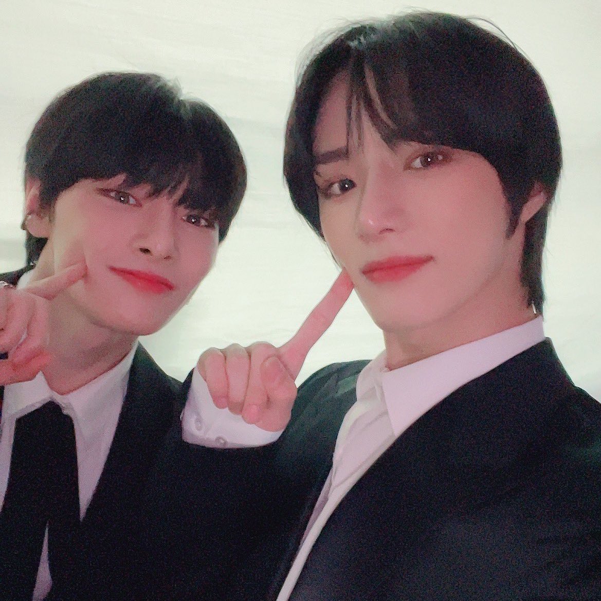 ptnpns's tweet image. รู้จักกันมา6ปี “เพื่อนคนเดียวที่พึ่งพาได้สมัยเป็นเด็กฝึกของผม” เดบิวต์ในวงการมาคนละ3-4ปี เลี่ยงที่จะพูดถึงกันตรง ๆ ออกสื่อมาตลอด เพิ่งมากล้าพูดถึงกันตรง ๆ ช่วงนี้เอง ทั้ง ๆ ที่รู้จักกันมาตั้งแต่ปี2017แล้ว มิตรภาพของพวกเขาน่ารักที่สุดเลย ปูซาน แดกู เพื่อนกันตลอดไปนะ 💖🥺