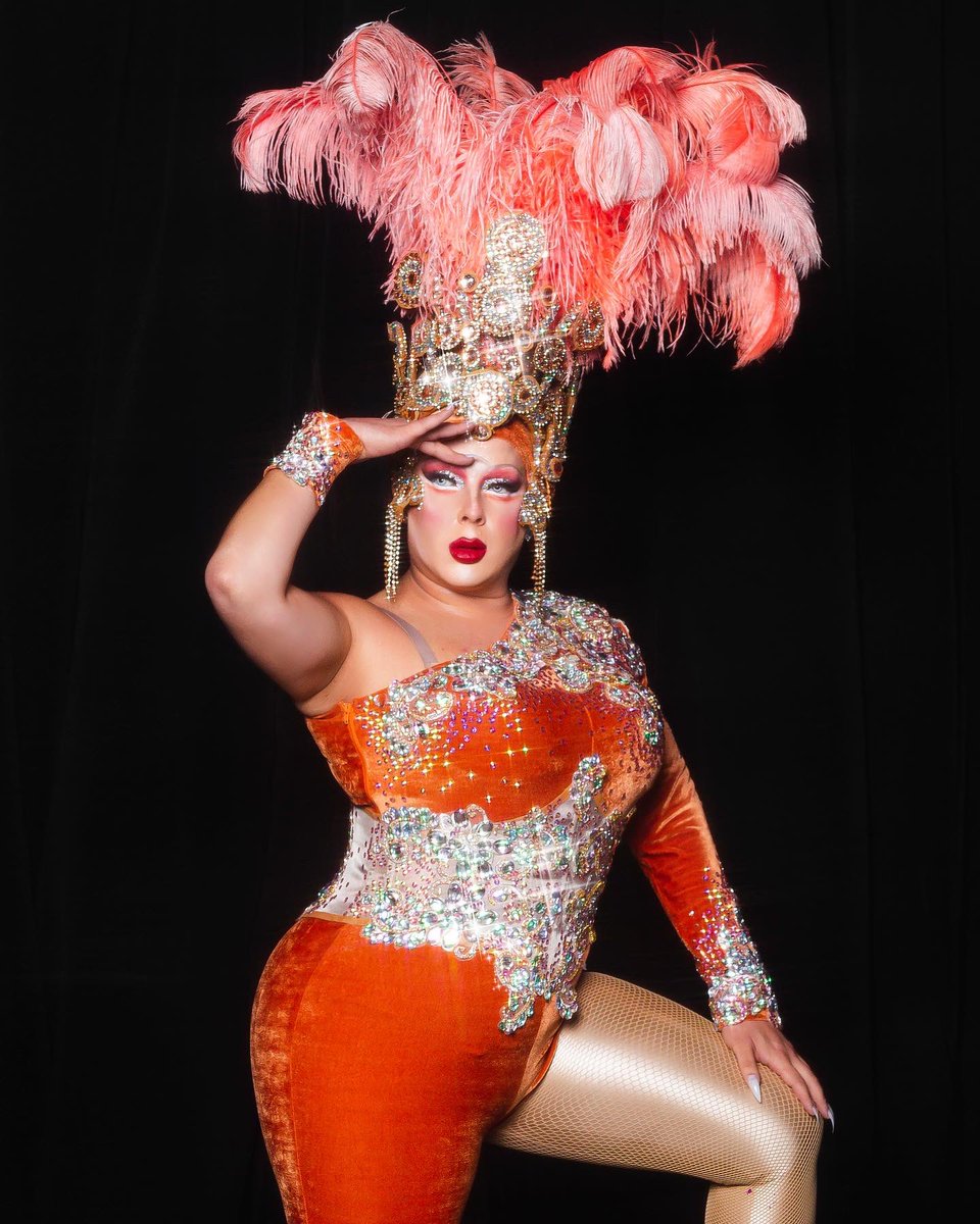 Meus amores depois de anos resolvi me render ao TT vamos ver se me acostumo 🤩 quem estiver chegando agora já da RT pra incentivar a gata aqui 🧡