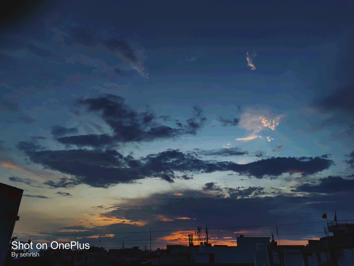 Sehrishk12's tweet photo. 👀❤️☁️🌇 https://t.co/zurg6k2A7N