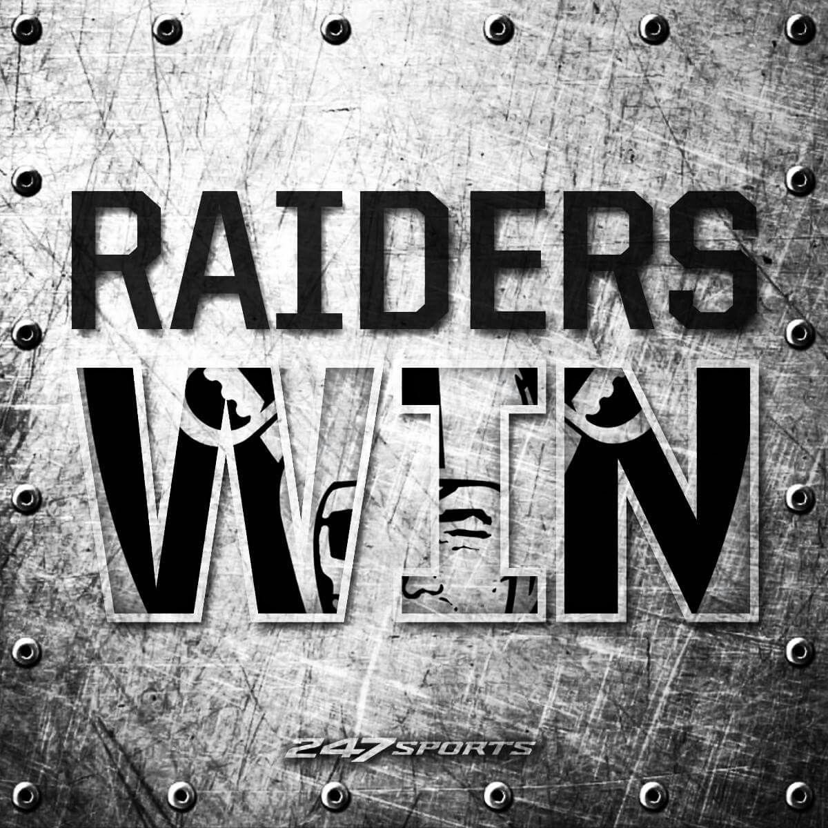 georgekiriyama's tweet photo. FINAL- OVERTIME
#Raiders 35
Chargers 32
#DerekCarr: 20/36 passing, 186 yards, 2 TD
#JoshJacobs: 26 carries, 132 yards, TD
#BryanEdwards: 4 receptions, 63 yards
#RaiderNation #LasVegas https://t.co/7HySzMKY9s