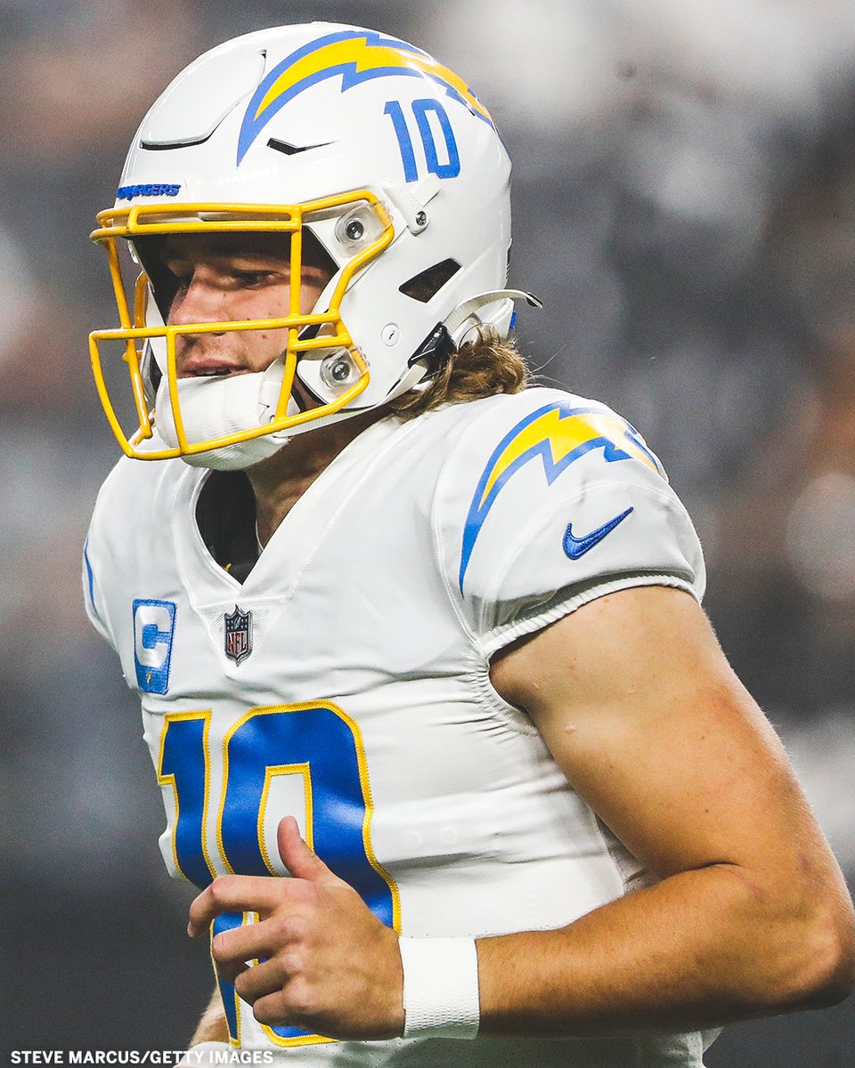 SportsCenter's tweet photo. The Chargers would not go down without a FIGHT ⚡

Justin Herbert was 6-of-6 for 106 yards and a TD on 4th down tonight.

The Chargers became the first team in the last 30 years to have six 4th down conversions in a game 🤯 https://t.co/3ShifcNiAm