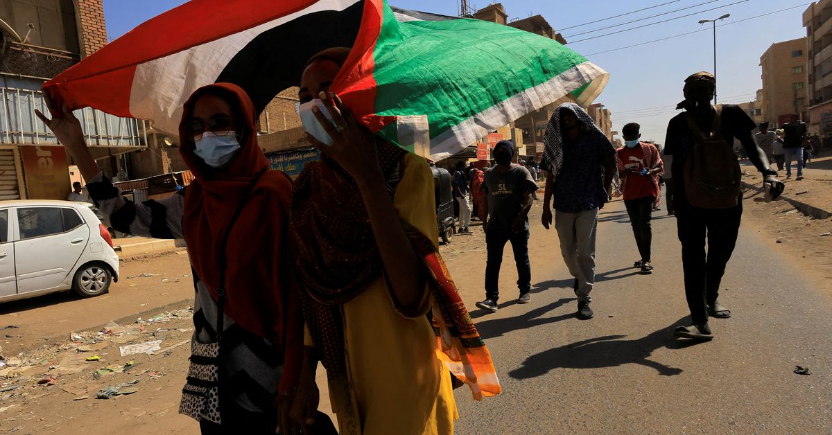 RT @Reuters: Sudanese security forces fire teargas at anti-coup protesters - witnesses https://t.co/S7Kc6o5jcu https://t.co/JW3rtWMiZu