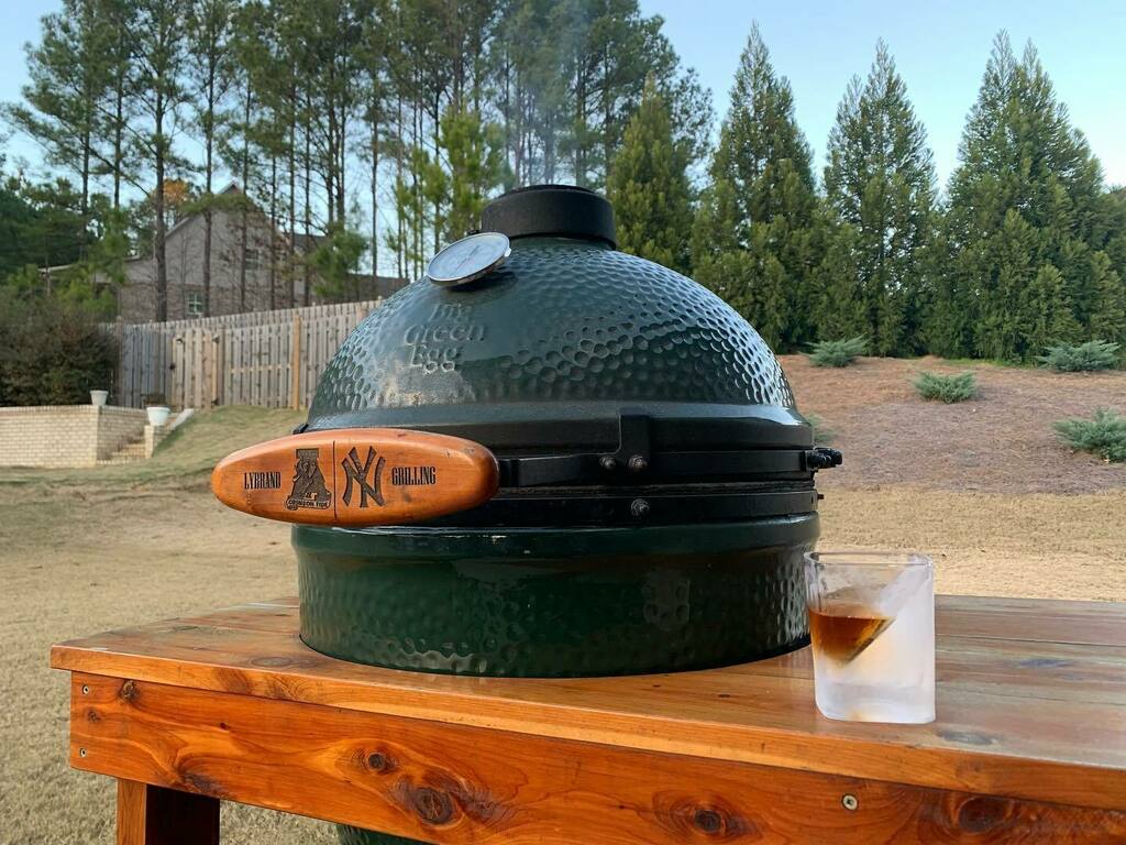 jjgeorgeoutdoor's tweet photo. Life’s Good when your Egg is rolling smoke on a Sunday afternoon! Thanks @bretlybrand for the great shot! #biggreenegg #biggreeneggtable #greenegg #corkcicle #jjgeorgeoutdoor https://t.co/Xz3iBNIU1M https://t.co/4Lr24mHDBb
