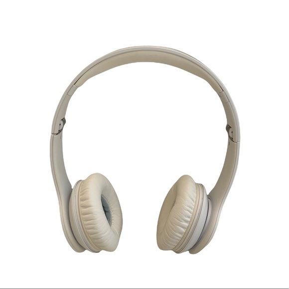 cheryl1270's tweet photo. So good I had to share! Check out all the items I'm loving on @Poshmarkapp #poshmark #fashion #style #shopmycloset #sony #beatsbydre #thegersoncompanies: https://t.co/Abf0tLNnHJ https://t.co/jB9lzCzNW6