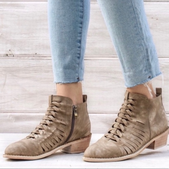 dani_l_compton's tweet photo. So good I had to share! Check out all the items I'm loving on @Poshmarkapp from @Phluffhead1 #poshmark #fashion #style #shopmycloset #llbean #thenorthface: https://t.co/dKO9268C1U https://t.co/SIHZq1xltx