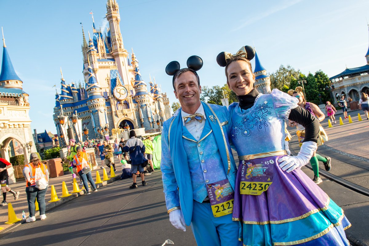 runDisney's tweet photo. ChEARs to a great ending of the 2022 @WaltDisneyWorld Marathon Weekend! ✨ Take a look at a few highlights from today's event: https://t.co/s8JpRQzX5y #WDWMarathon https://t.co/BkXbx6GWB1